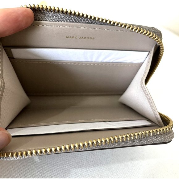 New Marc Jacobs Slim Zip Around Wallet Leather Cement with Dust bag - Picture 3 of 5